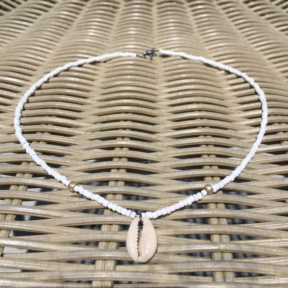 VSCO Cowrie Shell White Seed Bead Necklace/Choker